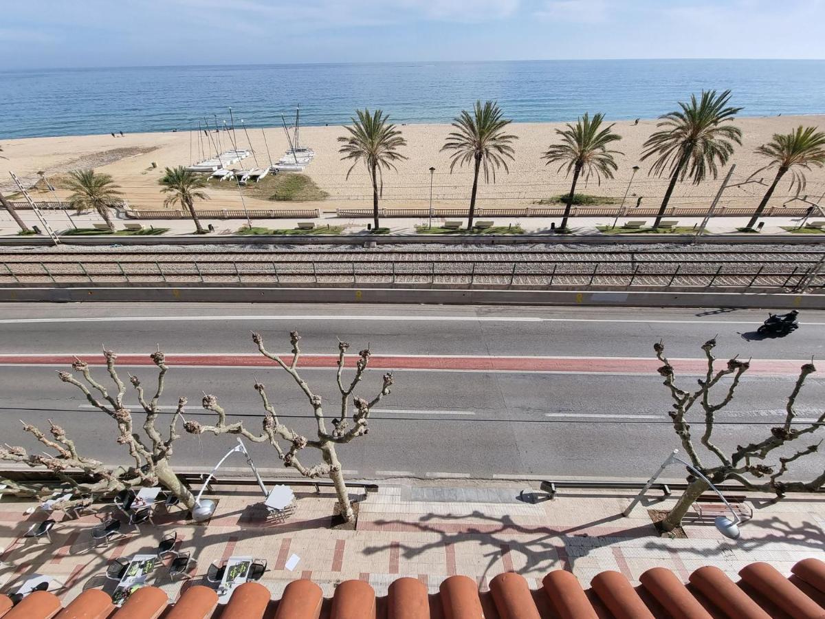 Vilador Beach Hotel El El Masnou Exterior photo